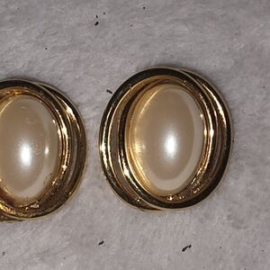 Elegant Gold and Cream Earrings